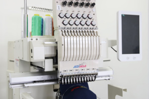 เครื่องปักผ้าคอมพิวเตอร์แบบหัวเดียว รุ่น REVHON จากโรงงานจีน ความเร็ว 1200 รอบต่อนาที 9/12 เข็ม สำหรับงานปักผ้าระดับมืออาชีพ - Product Image 2