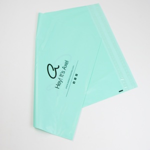 Sobre de Poliéster con Fuelle Inferior Impreso Personalizado para Envío de Ropa con Cierre Autoadhesivo - Product Image 4