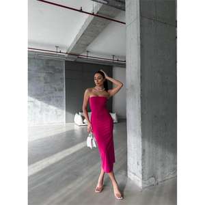 Robe de soirée bustier fuchsia en crêpe, taille XS et plus, longue, à sequins, avec motif à pois et taille basse - Product Image 3