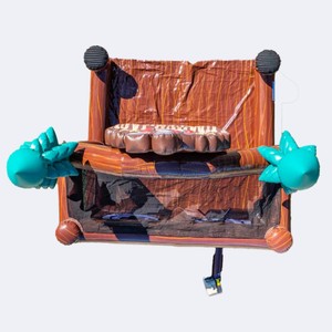 Juego <span class=keywords><strong>de</strong></span> Lanzamiento <span class=keywords><strong>de</strong></span> Hacha Doble Lumberjack Legends - Objetivo Inflable para Lanzar Hachas con 2 Zonas <span class=keywords><strong>de</strong></span> Puntuación, para Fiestas y Eventos - Product Image 5