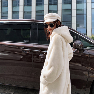 Trench invernale lungo da donna <span class=keywords><strong>con</strong></span> <span class=keywords><strong>cappuccio</strong></span> di <span class=keywords><strong>visone</strong></span> bianco <span class=keywords><strong>con</strong></span> motivo a quadri e bottoni <span class=keywords><strong>con</strong></span> decorazione velluto bianco <span class=keywords><strong>cappotto</strong></span> di velluto - Product Image 6