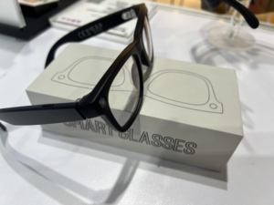 Gafas Inteligentes MT5 Ultra con IA, Cámara HD de 8MP, Traducción de Diálogos de Texto por IA, Activación por Voz, Hey Turbo, IP65, 8MP píxeles - Product Image 4