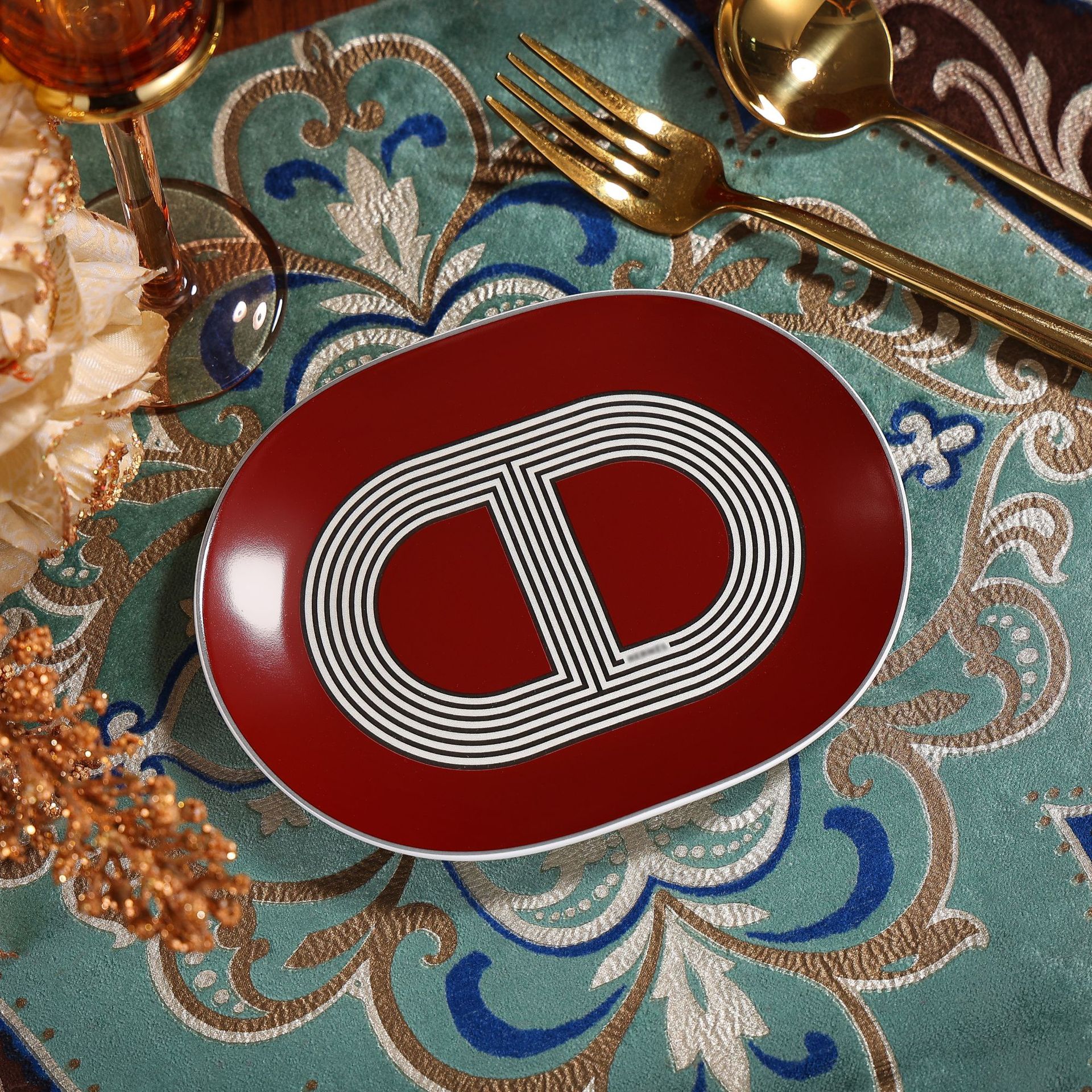 Petite assiette rouge