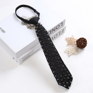 Corbata Decorativa Estilo Punk con Tachuelas, Negra, Dorada, Plateada, Monocromática, para Mujeres y Hombres, Accesorio de Moda - Product Image 4