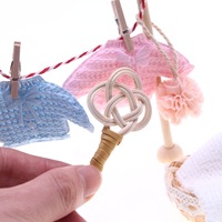 Mini kit complet de scène de buanderie, avec porte-vêtements en bois, pull tricoté, pelle à poussière tissée et panier décoratif, pour balcon de maison de poupée à l'échelle 1:12