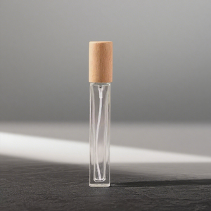 Bouteilles de <span class=keywords><strong>parfum</strong></span> en verre carrées rechargeables de 15ml à fond épais avec bouchons en bois haut de gamme avec boîte de pulvérisation à pompe emballée - Product Image 2