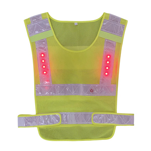 LED-verlicht reflecterend veiligheidsvest met hoge zichtbaarheid voor fietsen, hardlopen en buitenactiviteiten 's nachts - Product Image 1