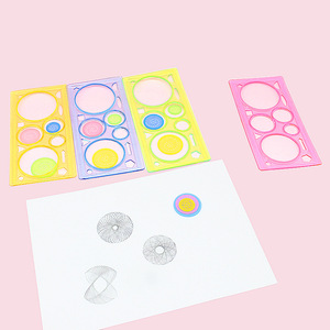 Juego de reglas de diseño, plantilla multifuncional de plástico para dibujo de estudiantes, color aleatorio, empaquetado individualmente - Product Image 3