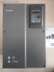 Variador de Frecuencia RIQNO Serie A500 de 55kw y 380v para Grúas de Elevación - Product Image 1