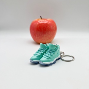 Porte-clés 3D <span class=keywords><strong>Mini</strong></span> Sneaker en PVC et alliage métallique, cadeau d'anniversaire pour les fans de sneakers - Product Image 1
