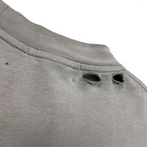 Футболка унисекс большого размера с рваным узором и 100% хлопком в винтажном стиле - Product Image 4