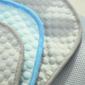 Alfombra Refrigerante Reutilizable de Seda de Hielo para Perros, Manta Lavable para Dormir, Alfombra Refrigerante para Perros, Cachorros y Gatos - Product Image 5