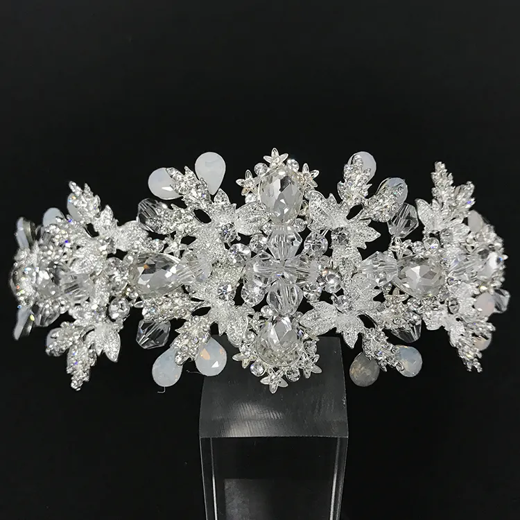 Venta al por mayor original diseño espumosos invierno varios copo de nieve de cristal diamantes de imitación de metal decorativos adornos diadema