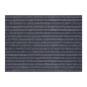 Tapis d'entrée moderne et minimaliste en polyester, gris à rayures verticales, rectangulaire, nettoyable en surface. - Product Image 1