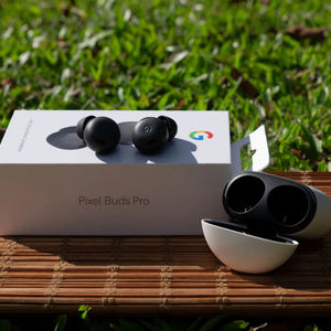 <span class=keywords><strong>Pixel</strong></span> BudsPro proporciona una excelente calidad de sonido excepcional en la integración del asistente de voz y la funcionalidad de traducción del auricular - Product Image 2