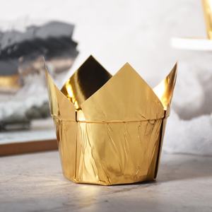 Support à cupcakes jetable en papier de qualité alimentaire, résistant à l'huile, aux hautes températures et à l'eau, motif tulipe flamme or et argent - Product Image 4