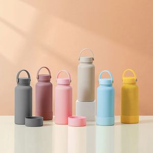 Bouteille d'eau isotherme portable légère en acier inoxydable avec poignée, grande capacité, finition caoutchouc doux au toucher, style mug spatial - Product Image 1