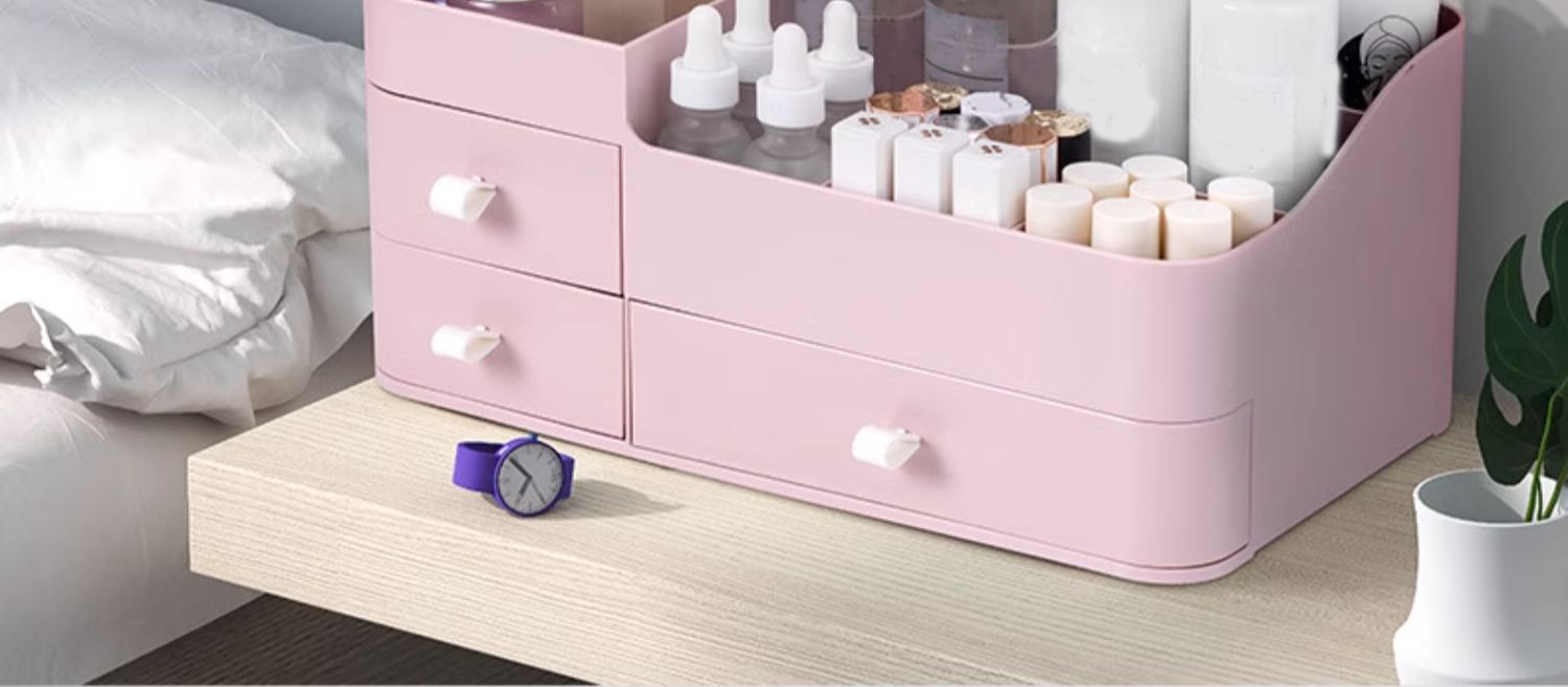Petite Boîte De Rangement Maquillage Argentée - Occasion Très Bon état, Aluminium Et Plastique
