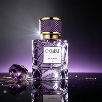 Flacon de parfum OEM en gros de qualité supérieure, vert, marron, noir, bleu, rose, violet, 50 ml, en verre facetté avec col doré