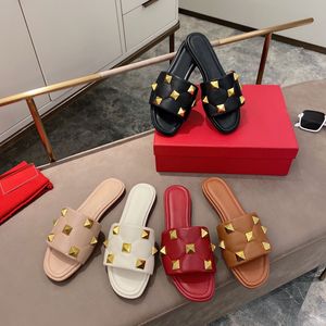 Chaussons en cuir véritable pour femmes avec logo personnalisé, chaussures plates à talon bas, chaussures plates décontractées pour femmes avec rivets brillants, tendance estivale - Product Image 2