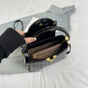 Borsa a Spalla da Donna di Lusso Leggero, Nuova Collezione 2026, in PU Geometrico, Grande Capacità, Chiusura Magnetica, Stile Casual.99160 - Product Image 2