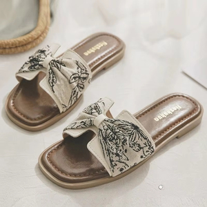 Sandales plates en cuir souple pour femmes avec doublure en maille, tongs d'été tendance pour l'extérieur, chaussures confortables pour la maison - Product Image 3
