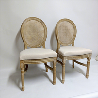 Chaise Louis en rotin empilable en bois rustique avec coussin amovible