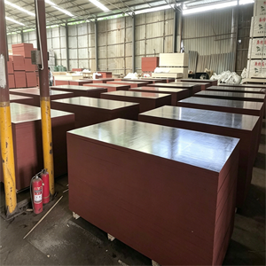 Paneles de Madera Contrachapada Fenólica con Revestimiento Impermeable WBP para Encofrados de Muros de Hormigón en Proyectos de Construcción de Gran Altura - Product Image 5