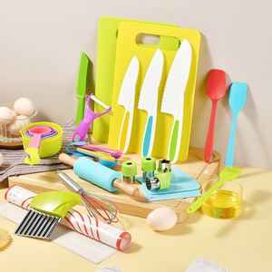 Nouvel ensemble personnalisé de 31 ustensiles de cuisine pour tout-petits, kits de cuisine réalistes pour enfants - Planche à découper et ensemble de couteaux - Product Image 2