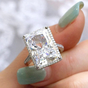 Anello Rettangolare Scintillante da Donna, Gioiello di Lusso alla Moda - Product Image 1