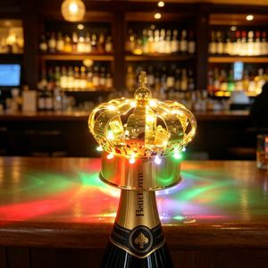 Tapa LED Recargable Dorada para Botellas de Champán y Licores con Luz Intermitente Tipo Chispa - Product Image 1