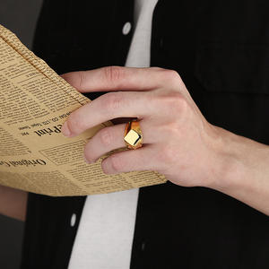 Bagues Chevalières Zhongzhe Gravure Laser Bijoux Personnalisables Logo Vente <span class=keywords><strong>en</strong></span> Gros Acier Inoxydable PVD <span class=keywords><strong>Or</strong></span> 18K Anti-Ternissement Étanche - Product Image 3