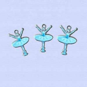 Özelleştirilmiş Çinko Alaşımı Tasarım Yumuşak Mineli Gümüş Metal Yumuşak Mineli Bileklik Takıları - Product Image 2