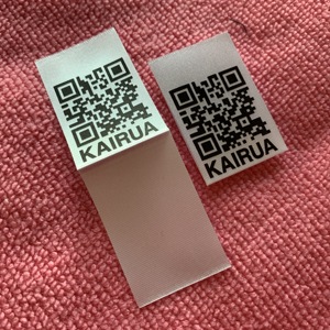 Logotipo personalizado Escaneado Código <span class=keywords><strong>QR</strong></span> Satén Etiqueta de cuidado, Funcionable Único Código <span class=keywords><strong>QR</strong></span> Diseño Camiseta Etiqueta textil - Product Image 4