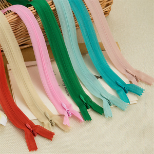 Fermeture éclair <span class=keywords><strong>invisible</strong></span> en nylon de haute qualité à extrémité fermée 3 #   Plastique haute visibilité à bordure dentelle <span class=keywords><strong>pour</strong></span> robes et oreillers - Direct usine - Product Image 5