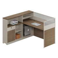 Poste de travail de bureau élégant pour 3/6 personnes avec cloison et armoires de rangement