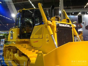Bulldozer Usado de Marca Reconocida D155, Fabricado en Japón, con Cabrestante de 15000 kg y Capacidad de Excavación de 7.8 m de Altura - Product Image 5
