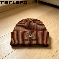 Gorro de punto tie-dye con logo personalizado, venta al por mayor, gorro de invierno bordado con tela suave, gorra estilo streetwear, fabricante de gorros tipo skull cap