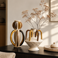 Vase en céramique sculptural blanc cassé avec motif en boucle caramel, vase décoratif pour fleurs, pour le salon, décoration de la maison