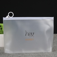 Vente en gros de sacs de rangement pour le maquillage en plastique PVC givré anneau fermeture éclair créatif personnalisé logo impression mode sacs à cosmétiques étuis
