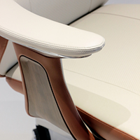 Chaise de bureau ergonomique à dossier haut avec décoration en fibre de carbone et vérin à gaz certifié SGS pour un espace de travail de luxe