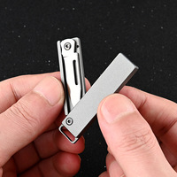 Couteau utilitaire miniature en acier D2 haute dureté, porte-clés, couteau pliant de poche en alliage de titane pour le camping, EDC, cadeau