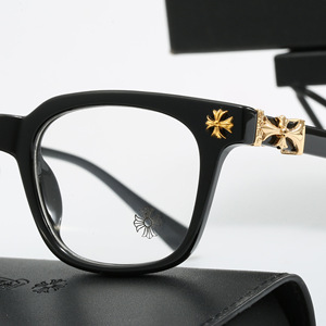 Occhiali da Lettura Unisex Anti-Luce Blu con Montatura a Cuore Cat-Eye Cromata, in Titanio Dorato con Telaio Completo in PC, Design alla Moda - Product Image 6