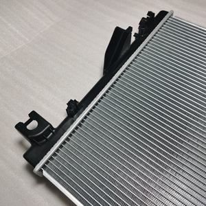 Radiador de fábrica de Venta caliente <span class=keywords><strong>precio</strong></span> competitivo para JEEP WRANGLER 2019 <span class=keywords><strong>2022</strong></span> 3,6 litros OEM 68143886AA 55056633AB AA 55056634AB - Product Image 4