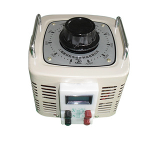 หม้อแปลงไฟฟ้าแบบอัตโนมัติชนิดเข็มชี้เฟสเดียว 220V สำหรับใช้ในครัวเรือน ตัวควบคุมแรงดันไฟฟ้าแบบแยกส่วน 0-250V หม้อแปลงไฟฟ้าเฟสเดียว - Product Image 1