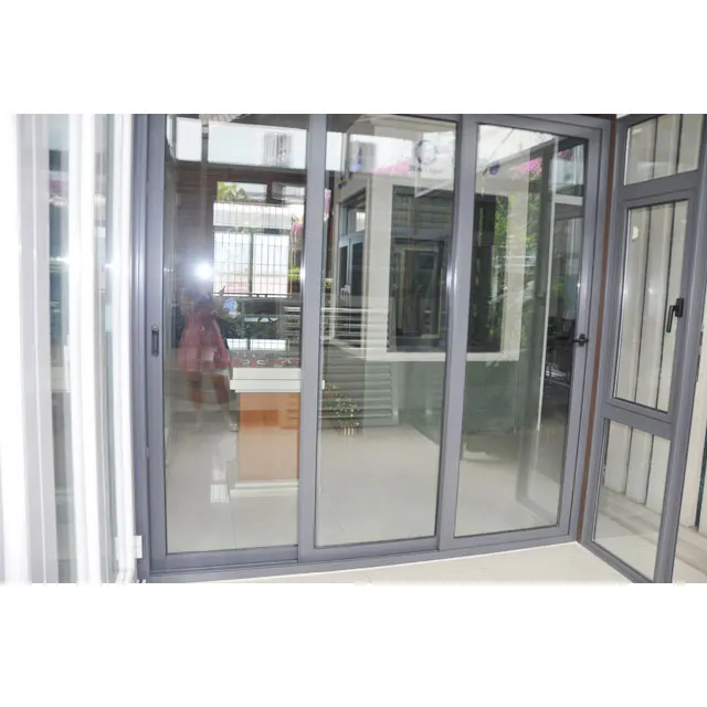 2021 nuevo diseño económico de aluminio puerta corredera de la puerta de vidrio con parrillas pista hardware ajuste persianas puerta corredera