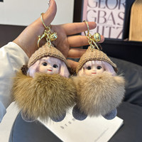 Adorable figurine à cheveux courts avec bonnet tricoté en vraie fourrure de renard, peluche moelleuse, porte-clés, pompon, breloque de sac, jolis petits cadeaux d'anniversaire