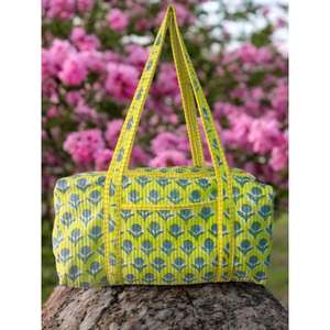 Bolsa de lona acolchada de algodón hecha a mano, duradera, ligera, con asas resistentes, elegante estampado de bloques, perfecta para viajes de fin de semana y gimnasio. - Product Image 4