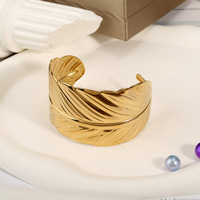 Nouveau Bracelet Manchette Large en Acier Titane pour Femme, Creux, Géométrique, Texture Martelée, Bijoux Vente en Gros