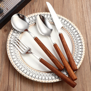 Ensemble de couteau, fourchette et cuillère en acier inoxydable 304 avec manche en bois de rose, vaisselle occidentale résistante à la rouille, pour usage en restauration - Product Image 4
